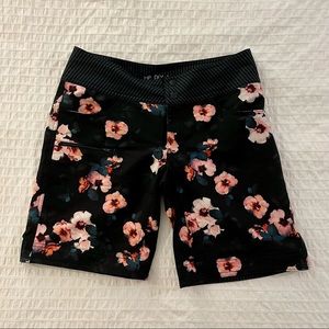 Shredly Multisport Shortie - Size 6